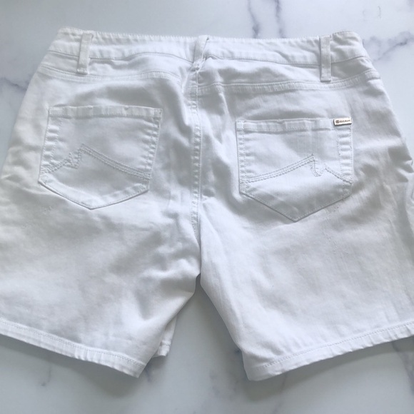 Max Jeans Distressed White Denim Stretch Bermuda Shorts Size 4 - Picture 5 of 7